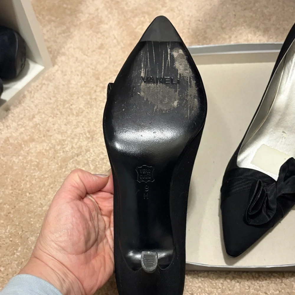 Retro Style Black Heels with Elegant Bow - Picture 2 of 4